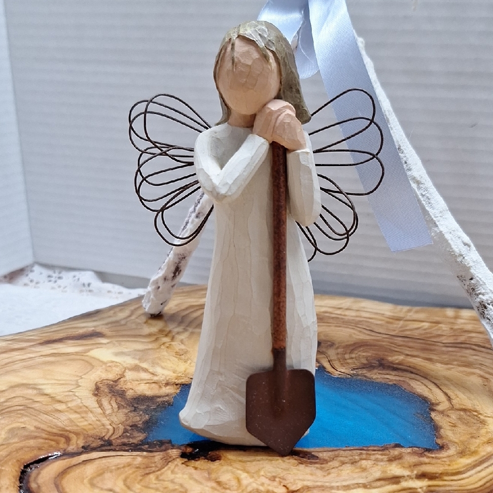 #AFF WILLOW TREE Angel Figurine with Shovel - " ANGEL OF THE GARDEN" 2002